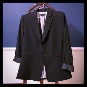 Like new Antonio Melani size 6 black blazer❤️❤️